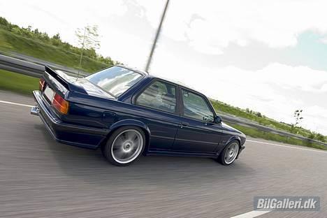 BMW 320i (SOLGT) billede 4