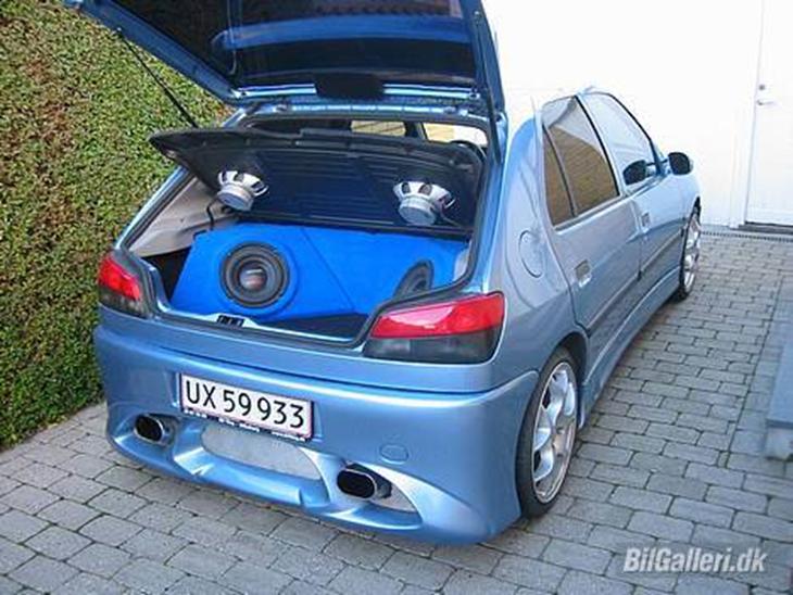 {{currentPhoto.altText}} billede {{currentPhoto.number}}