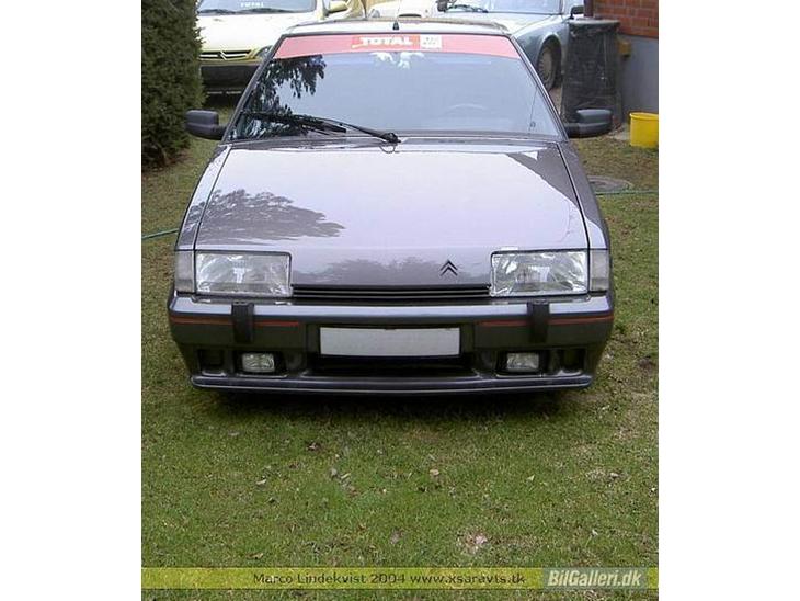 {{currentPhoto.altText}} billede {{currentPhoto.number}}