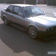 BMW 325i aut e30 solgt.