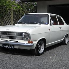 Opel kadett b solgt