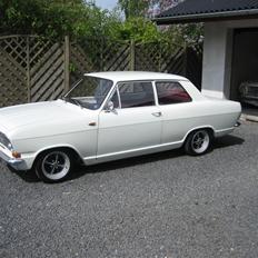 Opel kadett b solgt