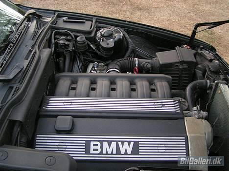 BMW 525i 24v - En virkelig velkørende motor. billede 6