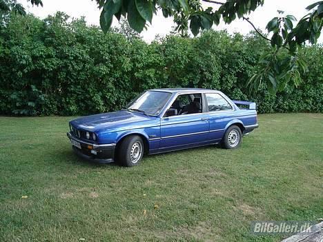 BMW 320i SOLGT - fra siden. ik se på fælgene hehe billede 2