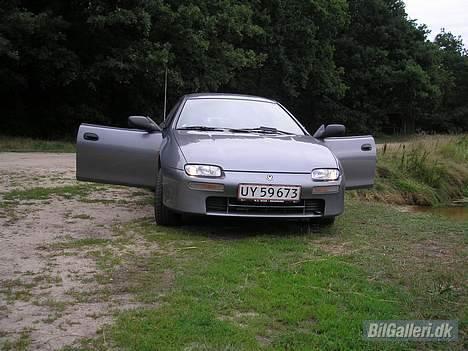 Mazda 323 F  Solgt..... billede 3