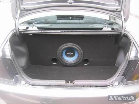 Mazda 323 S LX *SOLGT* - Lidt diskret Anlæg ;) billede 2