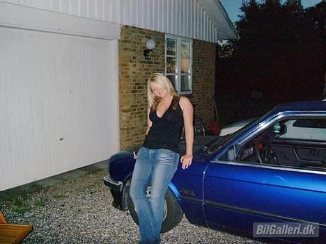 BMW 320i SOLGT - En veninde der hedder Ditte :) og tøZen. ved ikk hvem der ser bedst ud?? :) billede 14