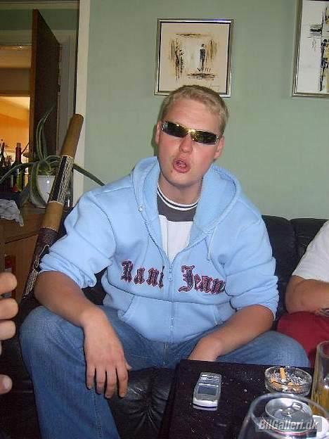 BMW 320i SOLGT - Tja hva skal jeg sige? bil og ejer skal jo passe sammen hehe billede 15