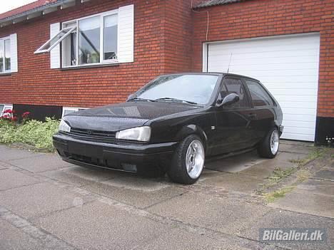 VW polo  - min store brors dyt     http://www.bilgalleri.dk/html/gal_visbil.asp?ID=44642 billede 9
