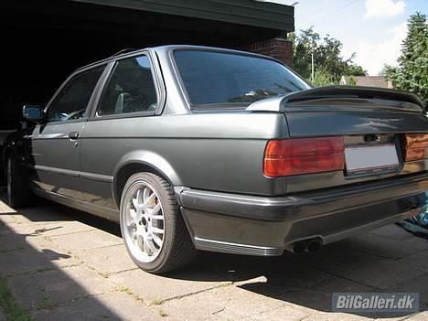 BMW E30 320i SOLGT billede 8