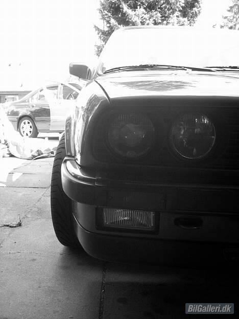 BMW E30 320i SOLGT billede 9