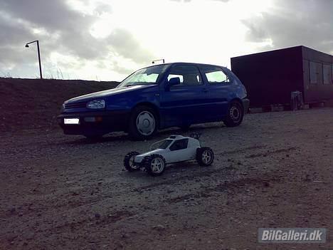 VW Golf 3 GT - ved fields på BMX bane og lufte den lille bil :) billede 1