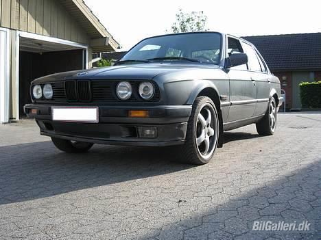 BMW 320 I E 30 -SOLGT- - Det er så min BMW, kører utroligt godt synes jeg billede 1