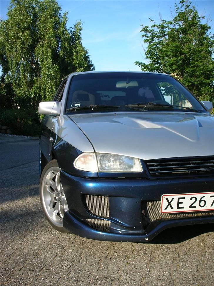 Opel Astra F 1.6i NZ [Solgt] - Forfra med custom crom grill, F50 scoop og badboy billede 9