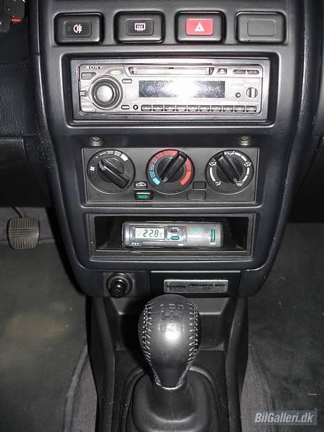 Nissan Almera SRX SOLGT - Bem. askebægeret med det nummerreret emblem billede 4