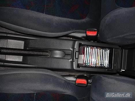 Nissan Almera SRX SOLGT - Rummet passer perfekt til md´erne billede 5