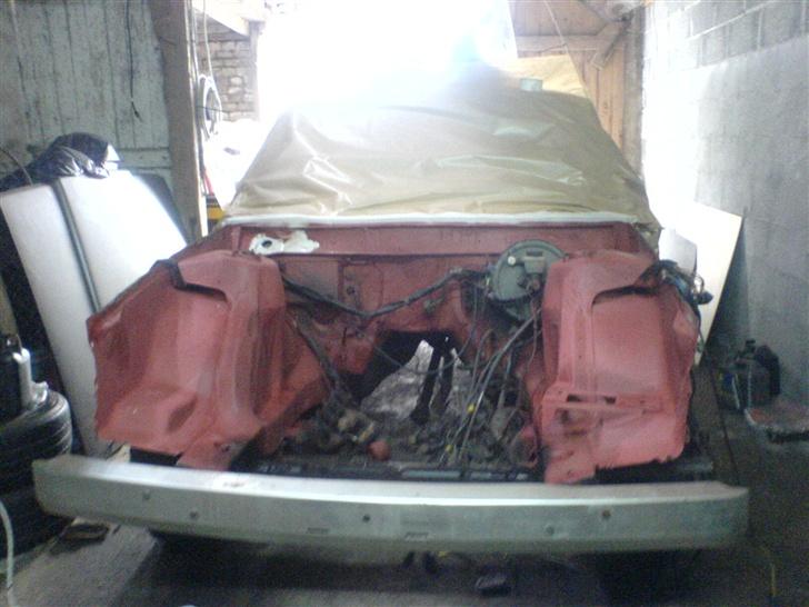 Volvo 242 solgt - så blev motor rummet grundet billede 3