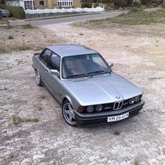 BMW 320 E21 Bavaria M50