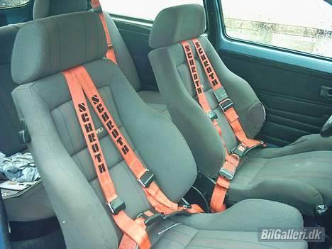 VW golf 1 "solgt" - rigtig dejlig el-justerbar recaro kabine. og selvfølgelig schroth h-seler billede 11