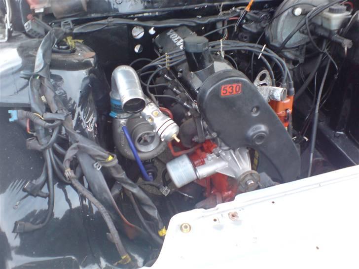 Volvo 242 solgt - den nye motor b23et billede 13