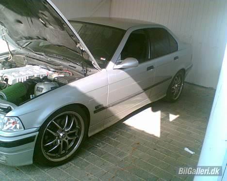 BMW 325i solgt billede 9