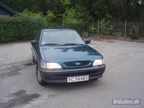 Ford escort byttet væk  - billede forfra billede 1