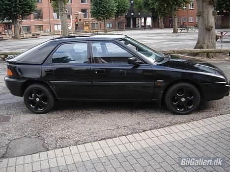 Mazda 323f "knight Rider" solgt billede 4