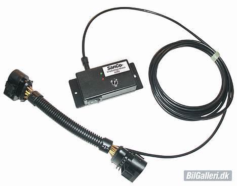Skoda Octavia TDi Combi SOLGT. - Dette er den famøse SanCo chip, det lange kabel gør at boksen kan sidde i kabinen så du kan justere den, eller slukke den....... billede 13