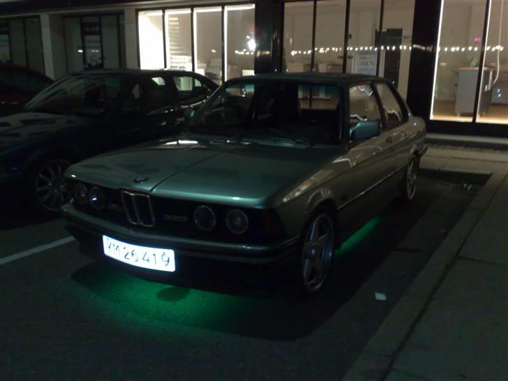 BMW 320 E21 Bavaria M50 - Så ved man man har haft en bil for længe :P billede 4