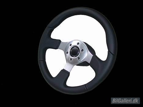 Seat Ibiza 2.0GTi WMAX 2006 - Så kom mit rat hjem, der er sat folie på det blå logo, da intet er blåt i min bil.. skal bare monteres nu billede 16