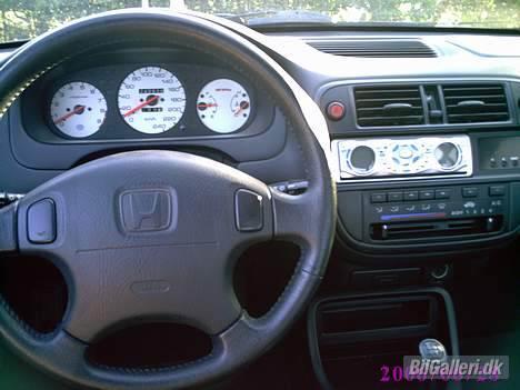 Honda civic vti 4dørs solgt billede 11