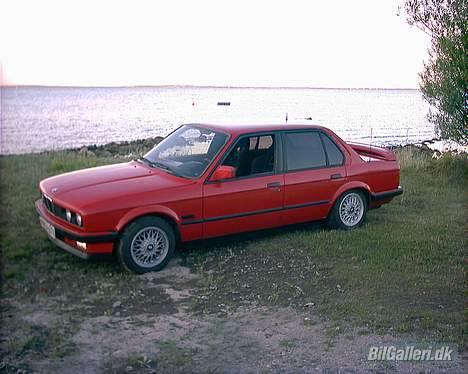 BMW E30 320i - D6/8-06 Efter polering og solfilm. der har også været i de foresteruder men det syntes ordensmagten ik var så cool så det blev vi enig om at ta ud igen... billede 12