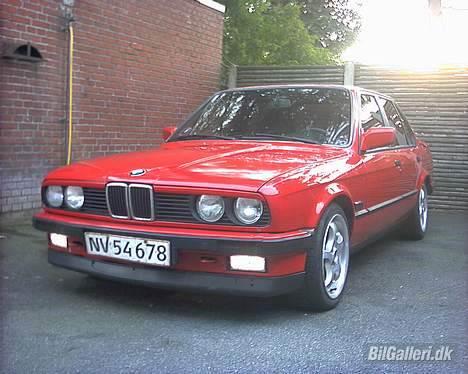 BMW E30 320i - D16/8-06 Med de nye (brugte) fælge 7,5x16 Borbet t...  Man kan måske lige ane det nye lys Xenon-look 7500k... billede 17