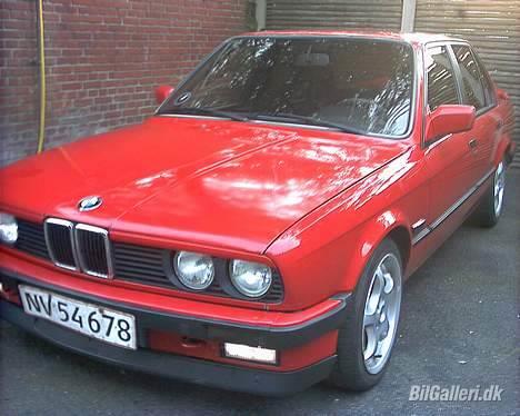 BMW E30 320i - D16/8-06 Med de nye (brugte) fælge 7,5x16 Borbet t...  Man kan måske lige ane det nye lys Xenon-look 7500k... billede 18