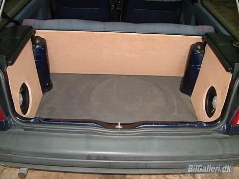 VW Polo III (2F / 86C) - Nyt bagagerum før det bliver betrukket billede 8