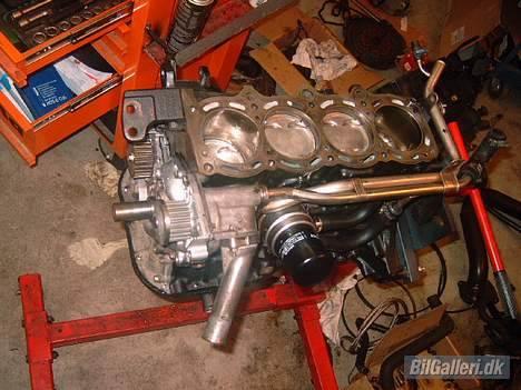 Toyota Carina E 2.0 GLI - Det begynder snart at ligne en motor igen billede 10