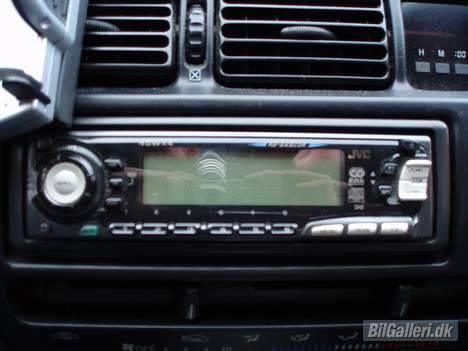 Toyota corolla solgt - jvc radio 4x45 watt med blå lys billede 18