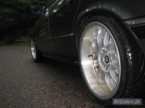 BMW 525I Solgt! - Fine fælge med god bred kant. billede 4