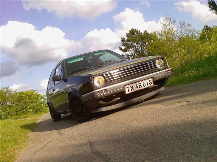 VW Golf II - R.I.P - Nyeste billed af bilen i sit bedste look:P Her med 85/70mm sænkning. Savner dig Trunte<3 :´(  billede 1