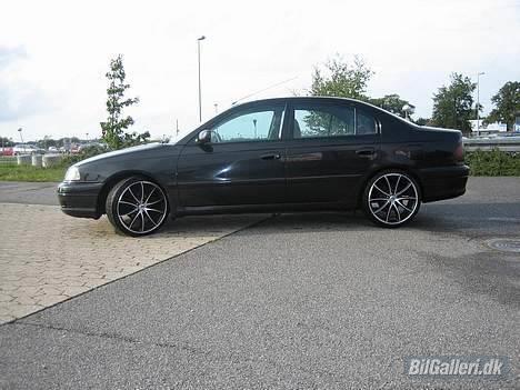 Toyota Avensis "SOLGT" billede 5