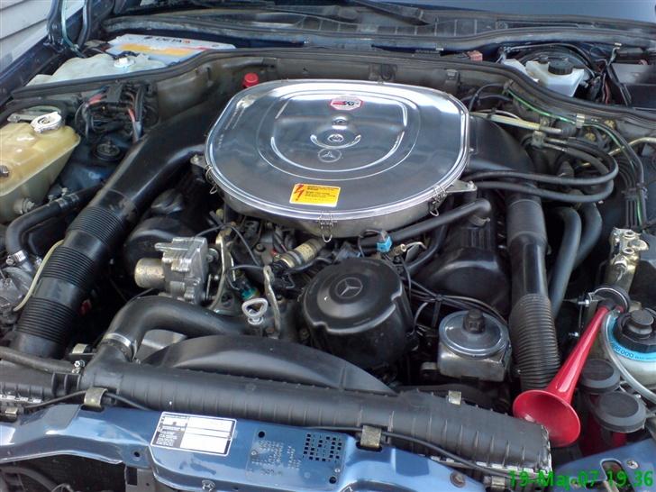 Mercedes Benz W126. - 560 SEC.  - Sådan V8 på 5,6liter og godt 300HK + 455Nm , såå behøver man da ikke mere. billede 2