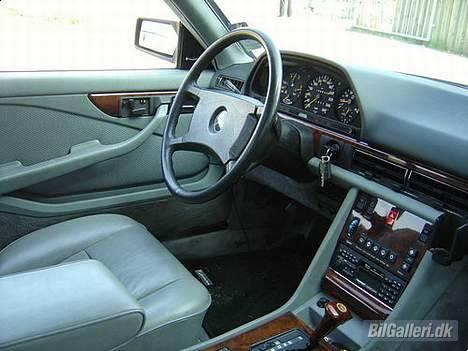 Mercedes Benz W126. - 560 SEC.  - Nydelig kabine 20år gammel , men faktisk som ny det kalder jeg kvalitet. billede 3