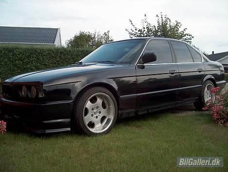 BMW e34 Projekt.....SOLGT - Bilen da den havde sort folie på billede 5