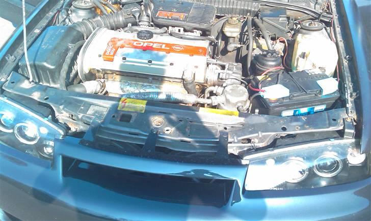 Opel Calibra Airride Panter - Motoren nu, blev udskiftet da den gamle gik på pension :) der kommer også lidt pynt i løbet af sommeren, andet luftfilter osv billede 14