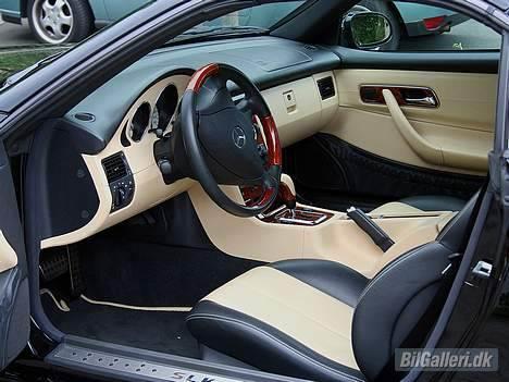 Mercedes Benz SLK 230 Kompressor ***SOLGT*** - denne kombination af blank-sort lak, og sort/beige-kabine med træinteriør.. er meget svær at opdrive.. men det lykkedes billede 7