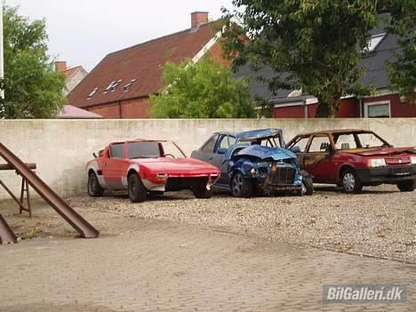 Mazda 323F væk - Min gamle bil.... (ramte et rådyr og røg af vejen jeg overlevede og kørte kun 50) billede 13