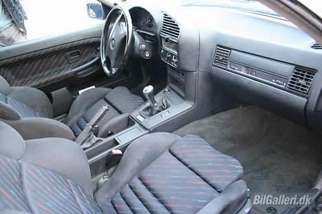 BMW 325i Coupe E36 (R) Solgt - M-Tech kabinen...mums billede 8