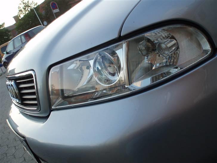 Audi A4 1,8 Turbo - Fin forlygte billede 4