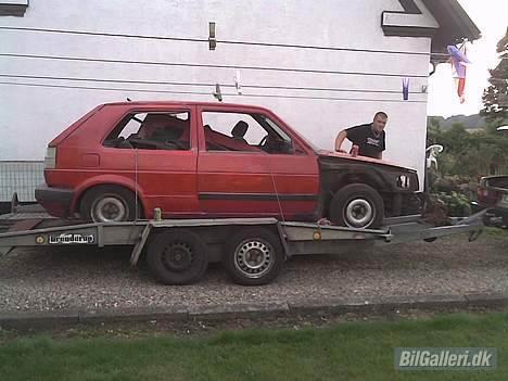 VW Golf "projekt" - Den sidste afsked med hende.. et sørgeligt øjeblik. men nye tider går hende i møde, og sikker på hun blir lækker igen. Farvel. billede 15