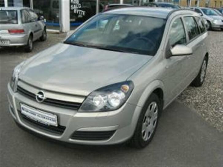 Opel Astra G Club Wagon Solgt - Forhandlerbillede. Nogen som vil prøve at sætte nogle spejlkapper på i chrom, så jeg kan få et billede af hvordan det vil se ud. Tak billede 20